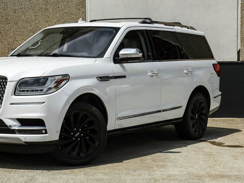Used 2020 Lincoln Navigator Black Label w/ Cargo Convenience Package AWD/4WD image 6