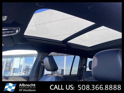 New 2025 Jeep Grand Cherokee Limited w/ Luxury Tech Group II image 25