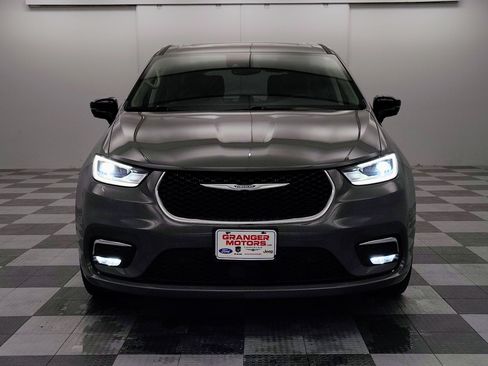 Used 2024 Chrysler Pacifica Limited w/ Trailer Tow Group image 6