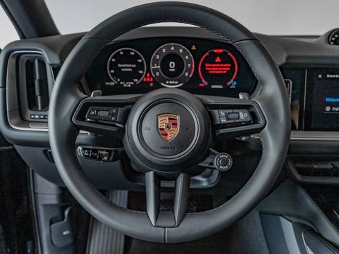 Certified 2025 Porsche Cayenne Coupe AWD/4WD image 19