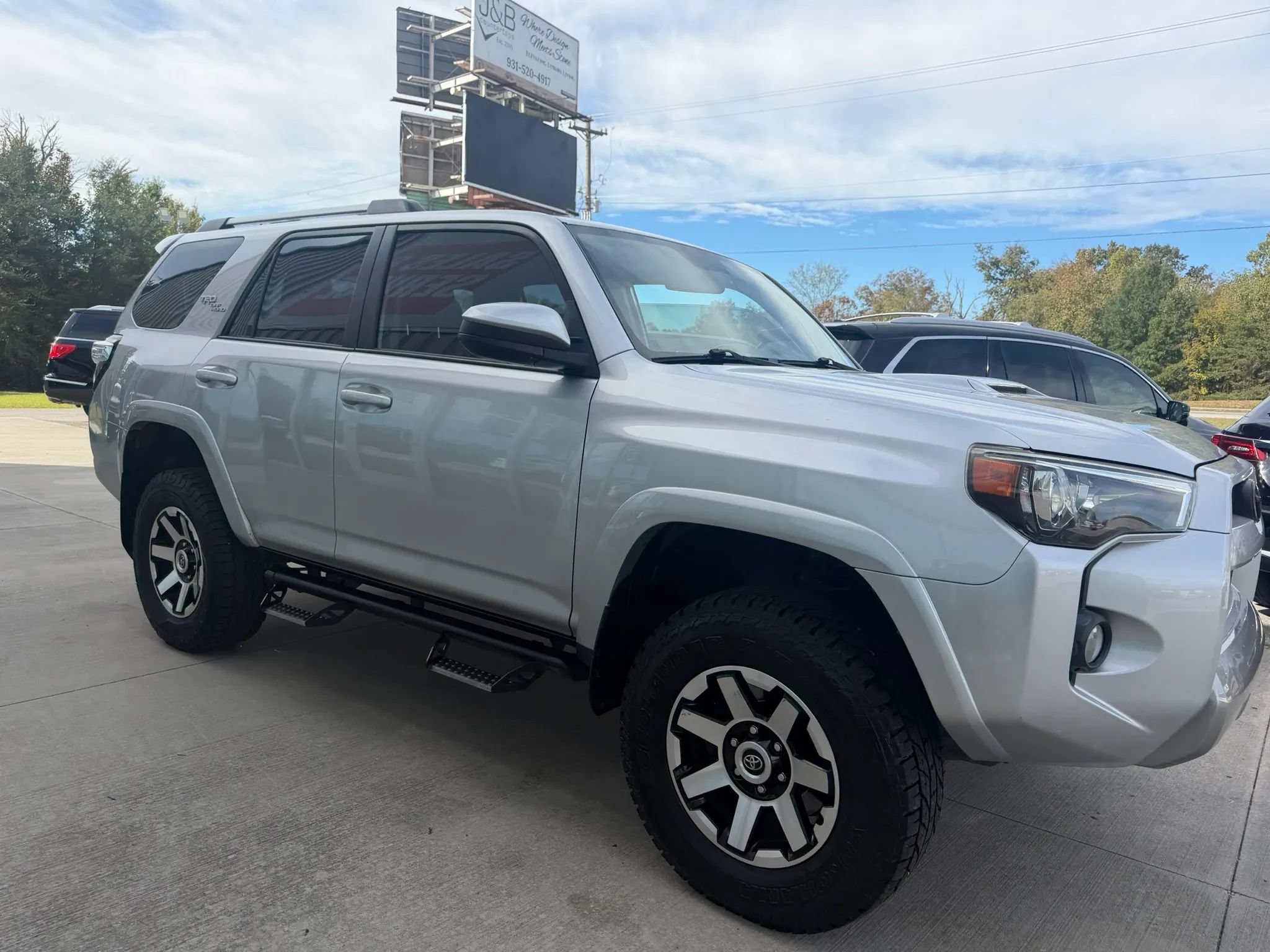 Used 2018 Toyota 4Runner TRD Off-Road AWD/4WD image 29