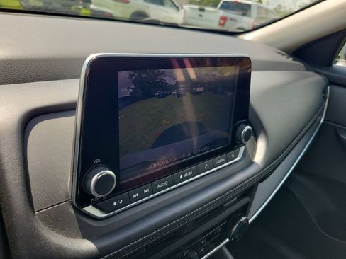 Used 2024 Nissan Rogue S FWD image 30