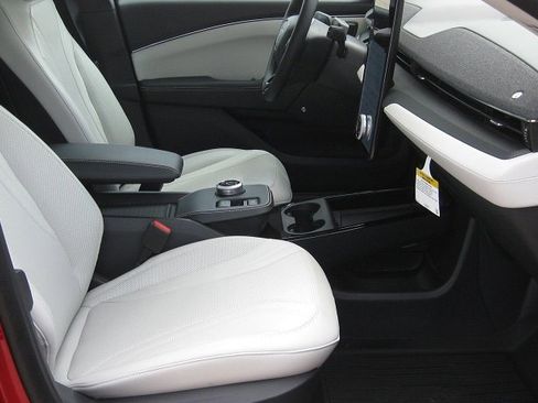 Used 2023 Ford Mustang Mach-E Premium image 18