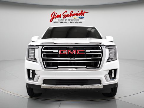 Used 2024 GMC Yukon SLT AWD/4WD image 2