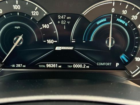 Used 2018 BMW 530e xDrive AWD/4WD image 18