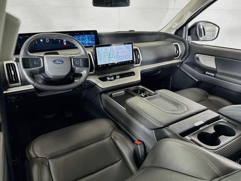 Used 2025 Ford Expedition Active AWD/4WD image 29