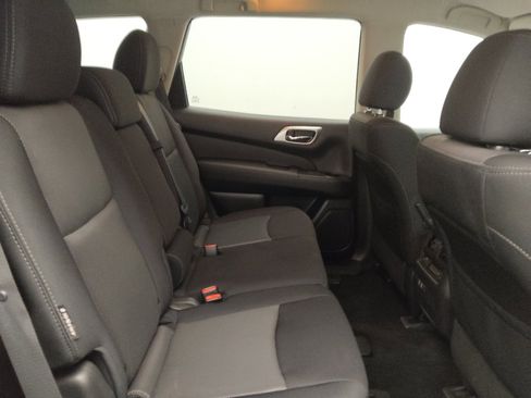 Used 2019 Nissan Pathfinder SV image 19