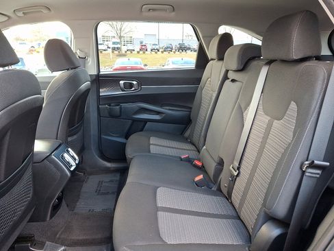 Used 2023 Kia Sorento LX image 10