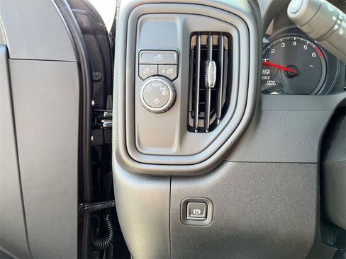 New 2025 Chevrolet Silverado 1500 Custom image 18