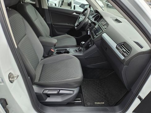 Used 2018 Volkswagen Tiguan S image 10