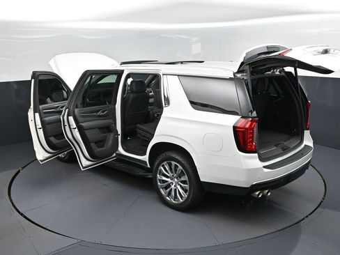 Used 2021 GMC Yukon Denali image 2