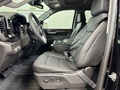 New 2026 GMC Sierra 1500 SLT image 13