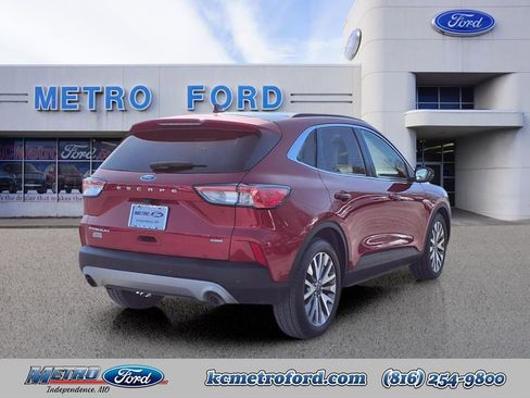 Used 2020 Ford Escape Titanium w/ Titanium Premium Package 2.0 image 4