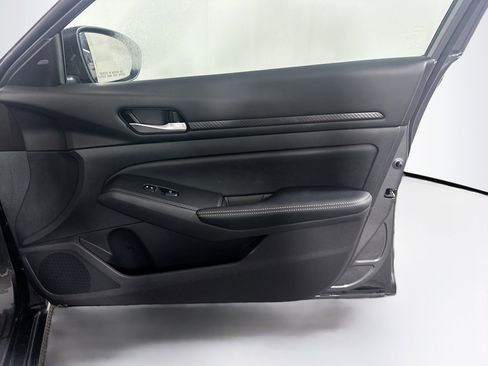 Used 2025 Nissan Altima 2.5 SV image 29