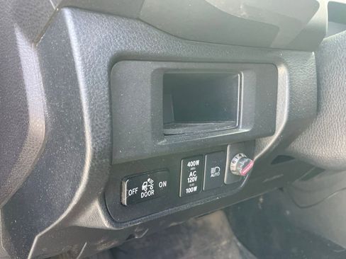 Used 2019 Toyota Tacoma TRD Off-Road AWD/4WD image 7