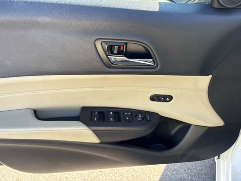 Used 2017 Acura ILX w/ Premium Package image 12