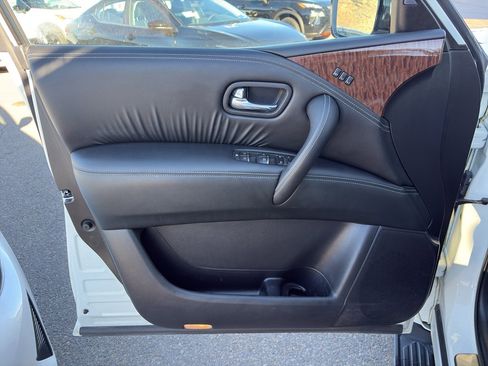 Used 2020 Nissan Armada Platinum w/ Interior Lighting Package image 18