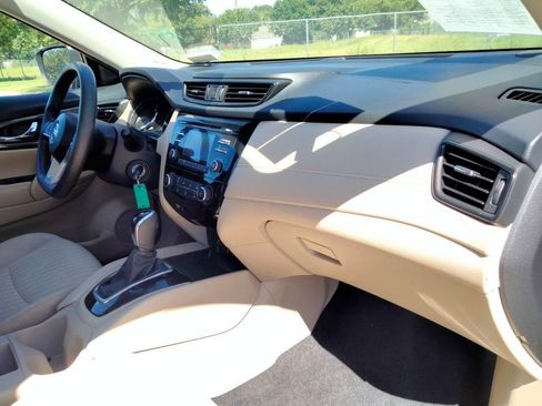 Used 2017 Nissan Rogue S image 20