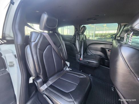 Used 2026 Chrysler Pacifica Select FWD image 6