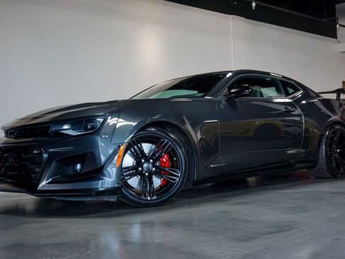 Used 2018 Chevrolet Camaro ZL1 image 1