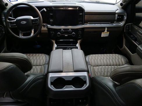 Used 2025 Ford F350 Platinum w/ Platinum Plus Package image 14