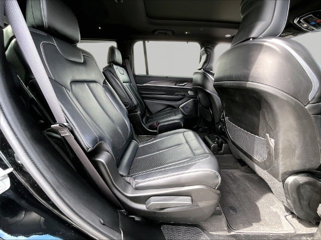Used 2021 Jeep Grand Cherokee L Overland w/ Luxury Tech Group IV AWD/4WD image 16