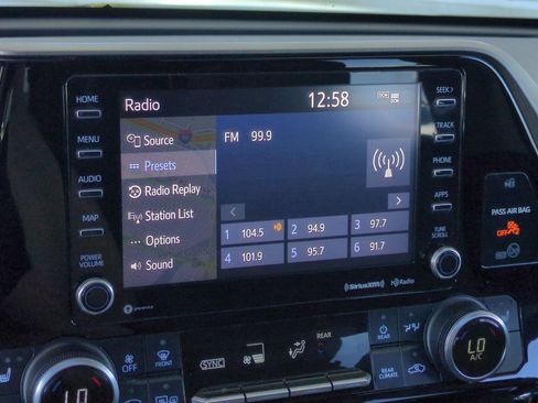 Used 2020 Toyota Highlander XLE AWD/4WD image 26