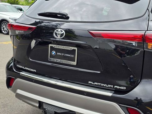 Used 2024 Toyota Highlander Platinum AWD/4WD image 13