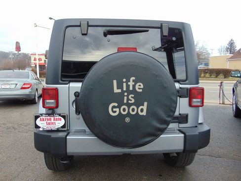 Used 2016 Jeep Wrangler Unlimited Sahara w/ Connectivity Group image 35