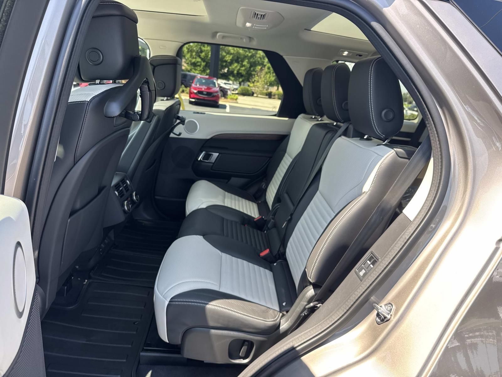 New 2026 Land Rover Discovery Dynamic SE AWD/4WD image 8