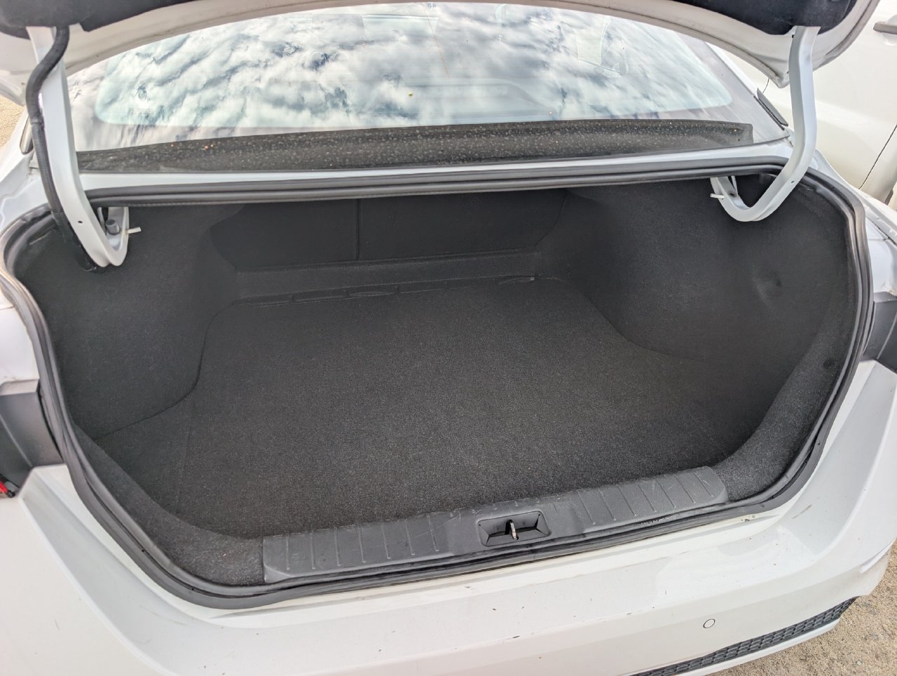 Used 2024 Nissan Sentra SV FWD image 28