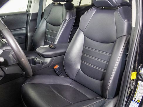 Used 2022 Toyota RAV4 XLE Premium image 21