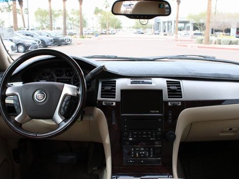 Used 2007 Cadillac Escalade AWD w/ Information Package image 16