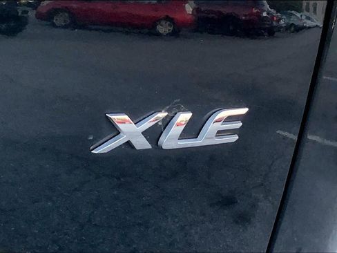 Used 2023 Toyota Corolla Cross XLE FWD image 10