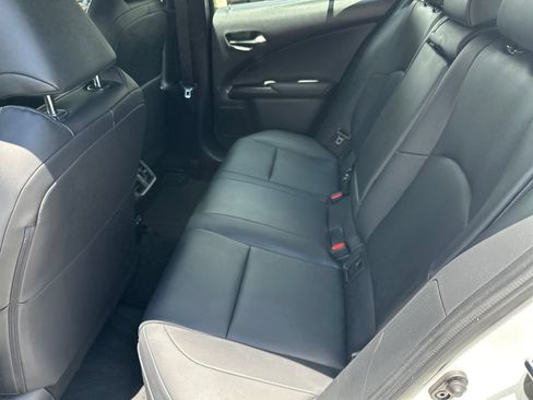 Used 2021 Lexus UX 200 w/ Accessory Package (Z2) FWD image 33
