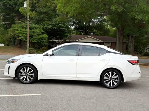 Used 2024 Nissan Sentra SV w/ SV Premium Package FWD image 3