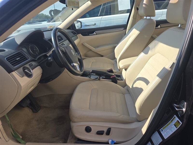 Used 2015 Volkswagen Passat 1.8T SE FWD image 7