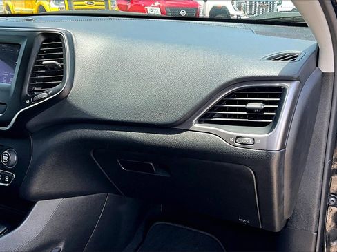 Used 2021 Jeep Cherokee Latitude Plus image 23