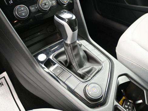 Used 2024 Volkswagen Taos SE image 5