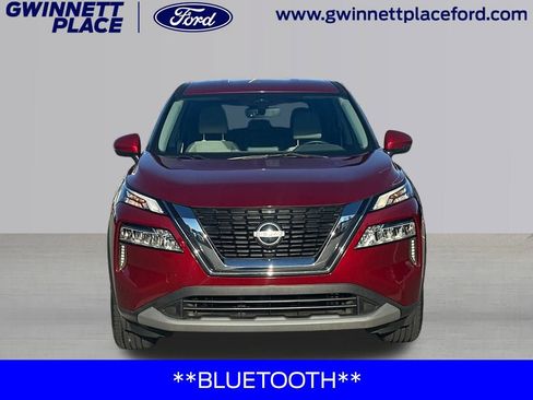 Used 2022 Nissan Rogue SV image 2