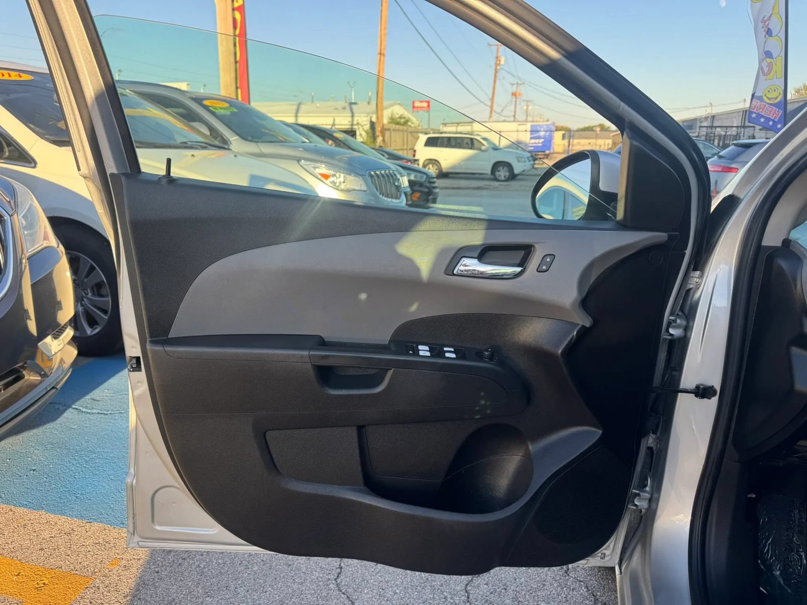 Used 2017 Chevrolet Sonic LT FWD image 7