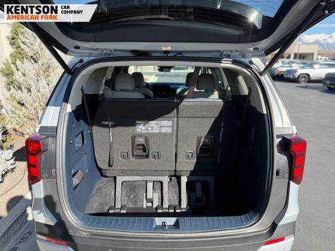 Used 2025 Kia Carnival EX image 44