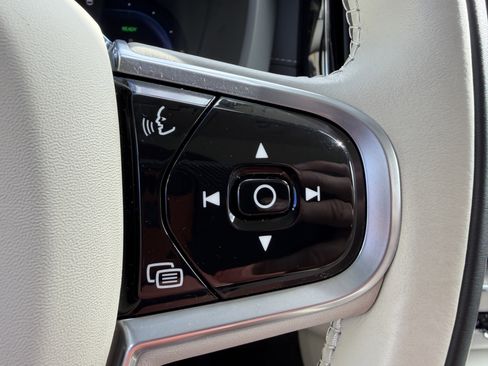 Certified 2023 Volvo XC60 T8 Ultimate image 32