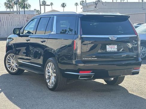 Used 2024 Cadillac Escalade Premium Luxury RWD image 6