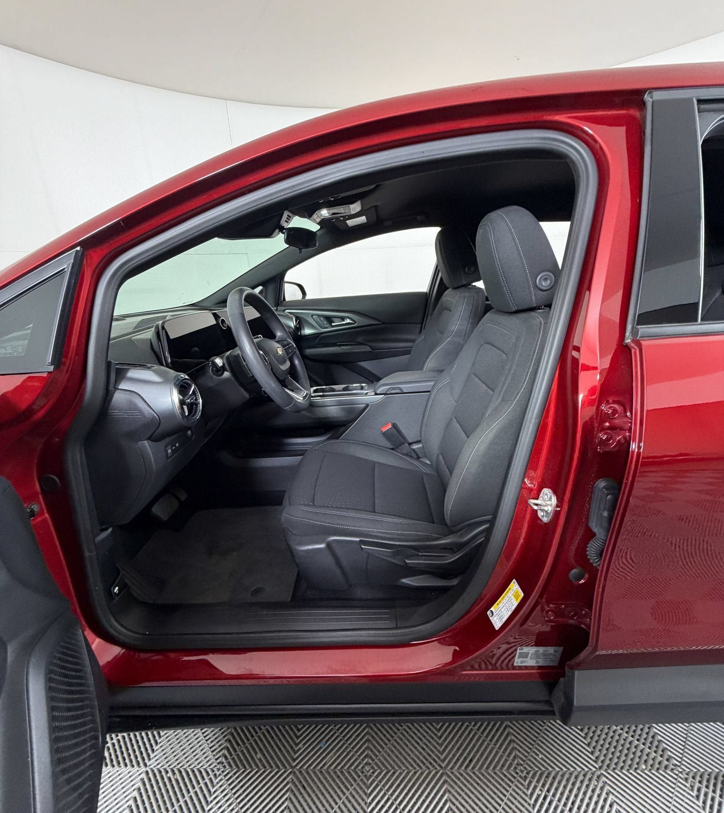 Certified 2025 Chevrolet Equinox EV LT FWD image 9