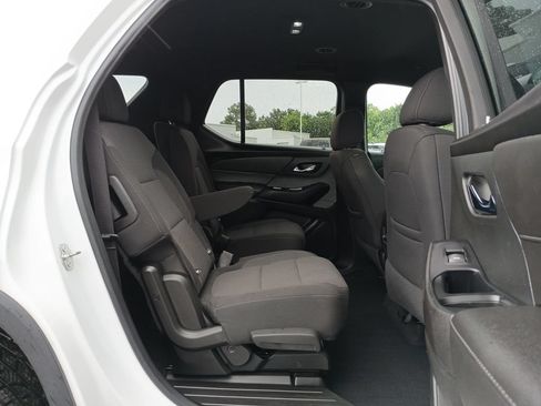 Certified 2023 Chevrolet Traverse LT FWD image 28