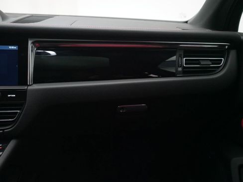 Certified 2024 Porsche Macan S image 26