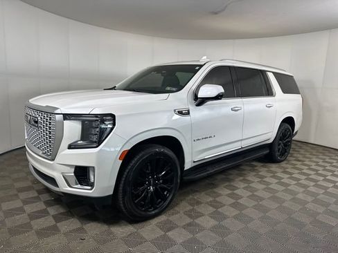 Used 2022 GMC Yukon XL Denali w/ Advanced Technology Package image 7