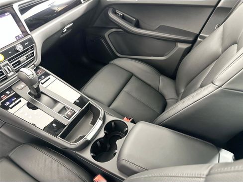 Certified 2026 Porsche Macan AWD/4WD image 24
