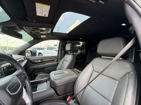 Used 2024 GMC Yukon Denali RWD image 27
